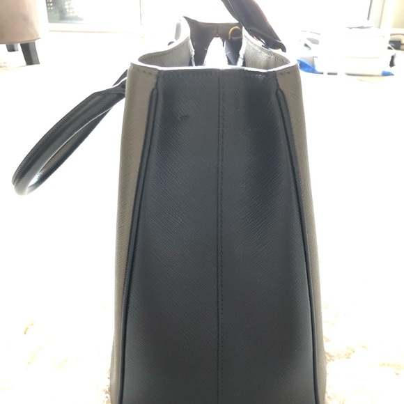 Prada Saffiano Leather Handbag in Army Green - Picture 5 of 5